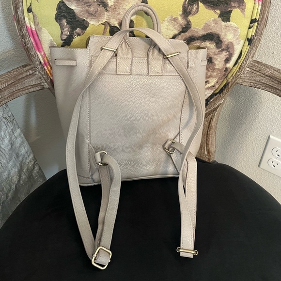 Christian Siriano WOMEN'S JAYME CONVERTIBLE BACKPACK - Picture 3 of 5